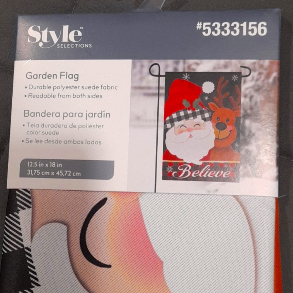 NWT holiday garden flag